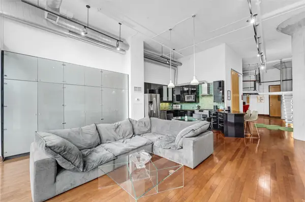 90 Sumach ST #416, Toronto C08, ON M5A 4R4