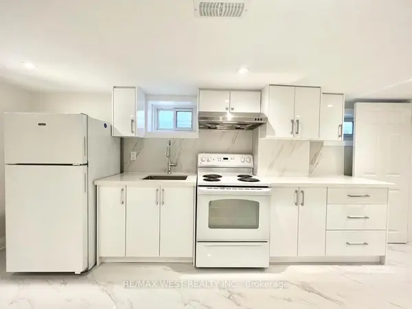 4 Sutherland AVE #BSMT, Toronto E03, ON M4C 1R8