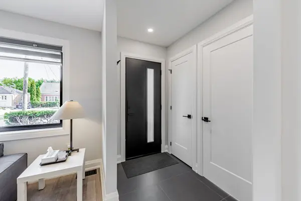 16 Boem AVE, Toronto E04, ON M1R 3T1