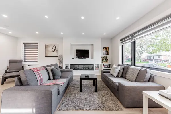 16 Boem AVE, Toronto E04, ON M1R 3T1