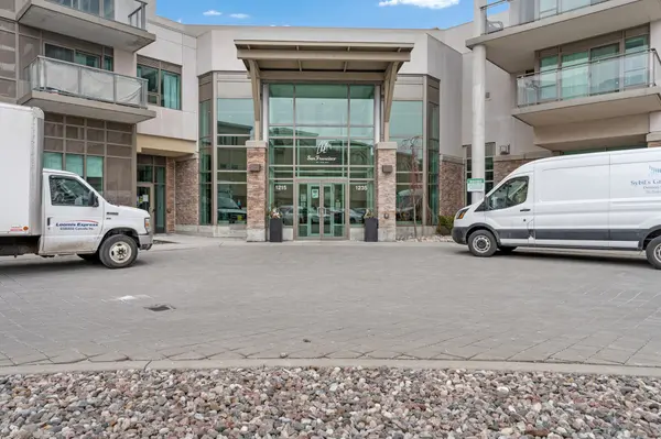 1215 Bayly ST #1301, Pickering, ON L1W 0B4