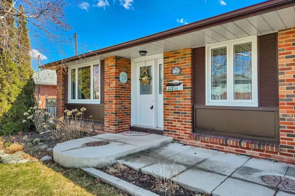 869 Vicki DR, Pickering, ON L1W 2J6