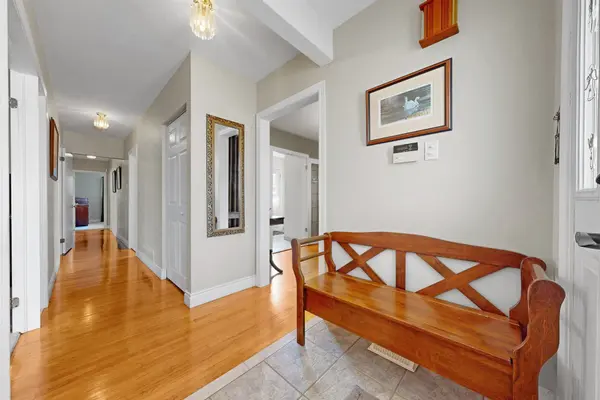 869 Vicki DR, Pickering, ON L1W 2J6