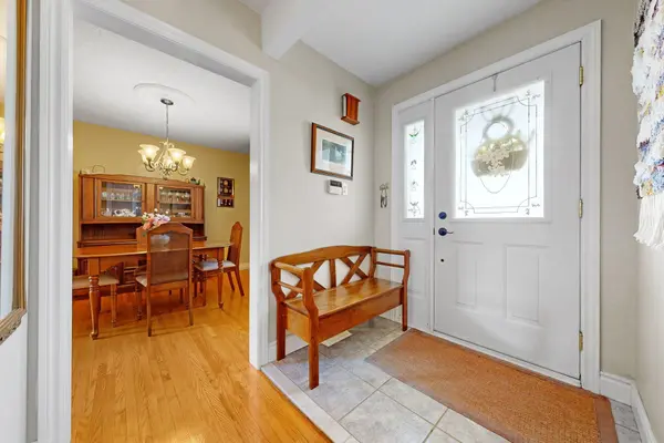 869 Vicki DR, Pickering, ON L1W 2J6