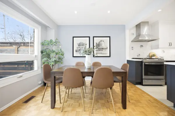 2807 St Clair AVE E, Toronto E03, ON M4B 1N3