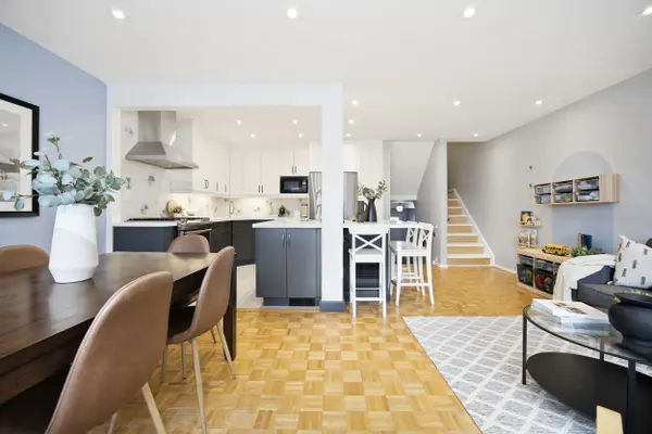 2807 St Clair AVE E, Toronto E03, ON M4B 1N3