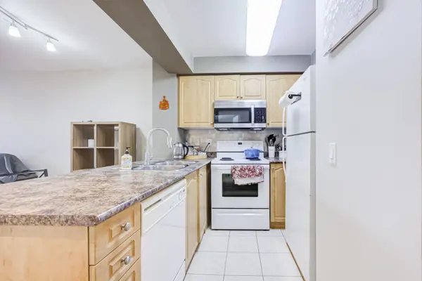 310 Red Maple RD #201, Richmond Hill, ON L4C 0T7