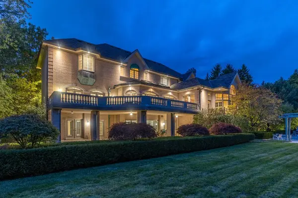 48 Old Park LN, Richmond Hill, ON L4B 2L3