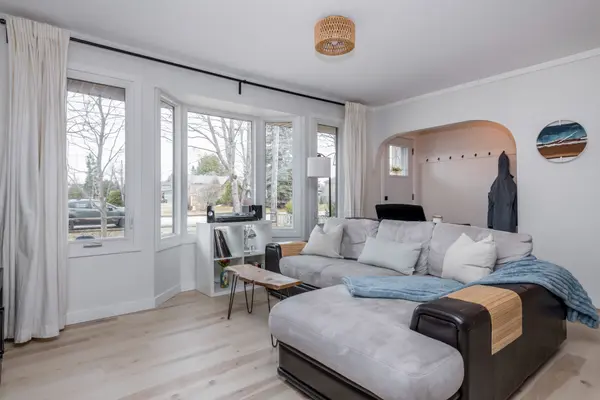 678 Rose LN, Innisfil, ON L9S 2H5