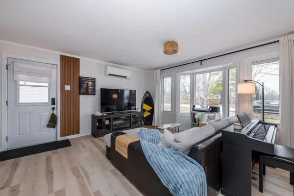 678 Rose LN, Innisfil, ON L9S 2H5