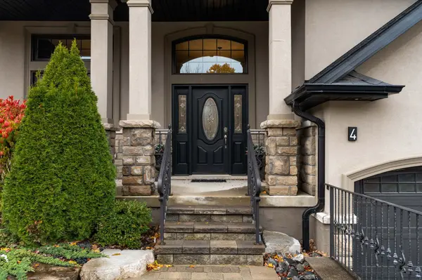 4 Snowshoe TRL, Barrie, ON L4N 7Z1