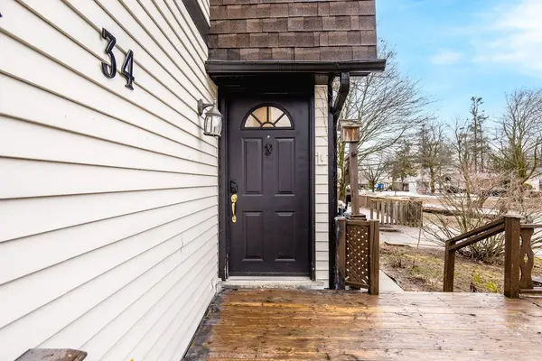 34 Kipling PL, Barrie, ON L4N 4W1