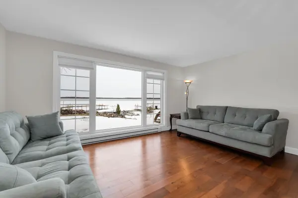 220 Robins Point RD, Tay, ON L0K 2A0