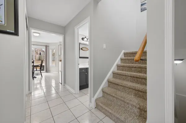 99 Bishop DR, Barrie, ON L4N 7P4