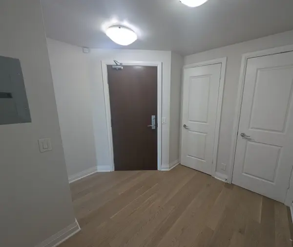 1055 Southdown RD #802, Mississauga, ON L5J 0A3