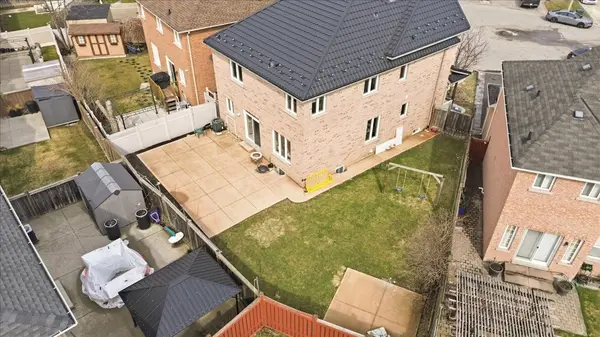 6 Prima Vista CT, Brampton, ON L7A 3W8