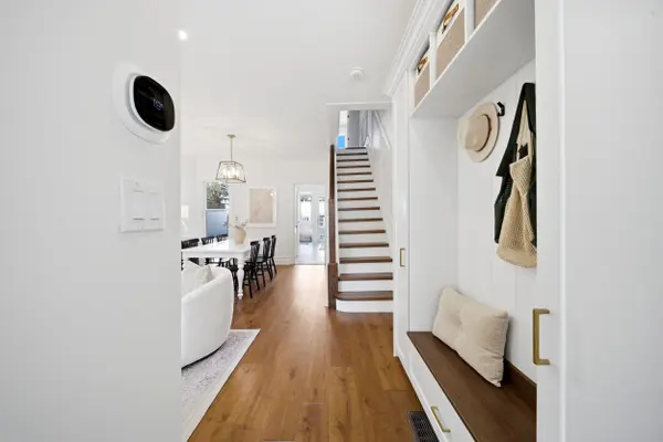 98 Galley AVE, Toronto W01, ON M6R 1H1