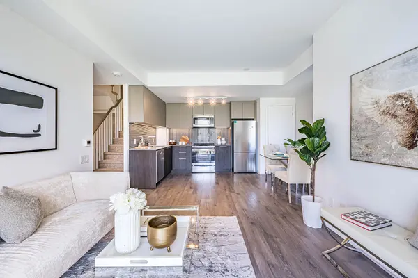 10 Brin DR #24, Toronto W08, ON M8X 0B3