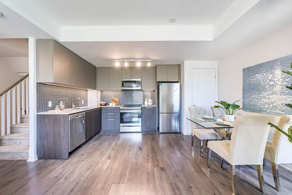 10 Brin DR #24, Toronto W08, ON M8X 0B3