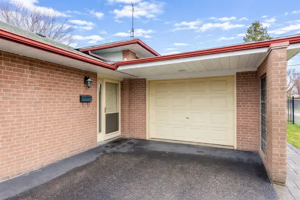 327 The West WAY, Toronto W09, ON M9R 1H1