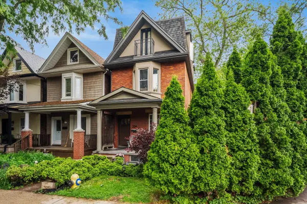 224 Gilmour AVE, Toronto W02, ON M6P 3B4