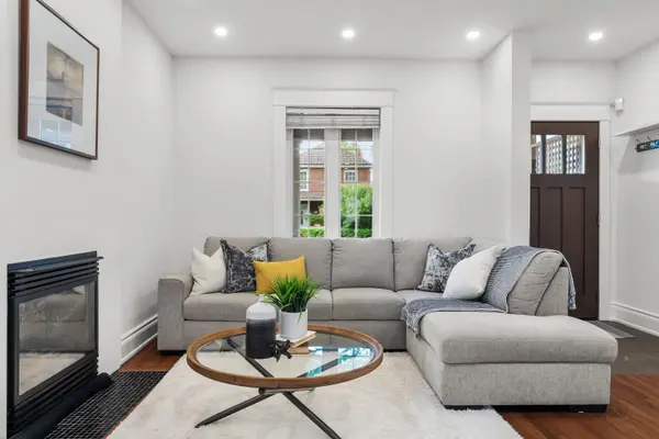 224 Gilmour AVE, Toronto W02, ON M6P 3B4