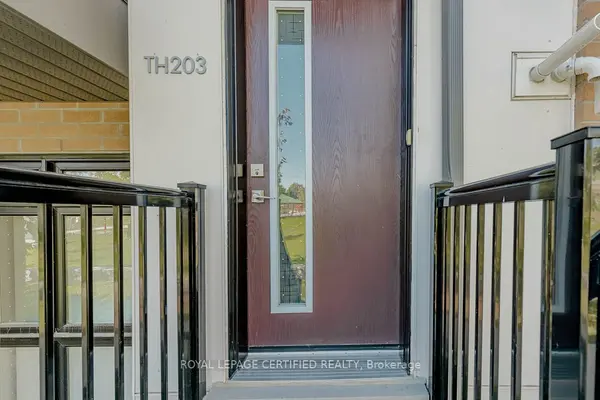 90 Canon Jackson DR #203, Toronto W04, ON M6M 0C1