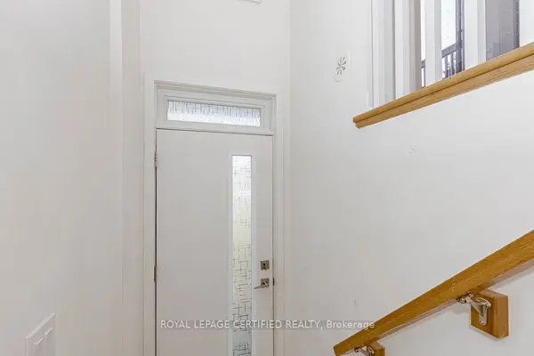 90 Canon Jackson DR #203, Toronto W04, ON M6M 0C1