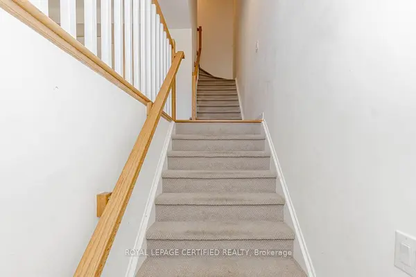 90 Canon Jackson DR #203, Toronto W04, ON M6M 0C1