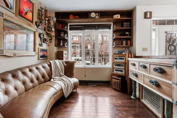 26 Abraham Welsh RD, Toronto W05, ON M9M 0B7