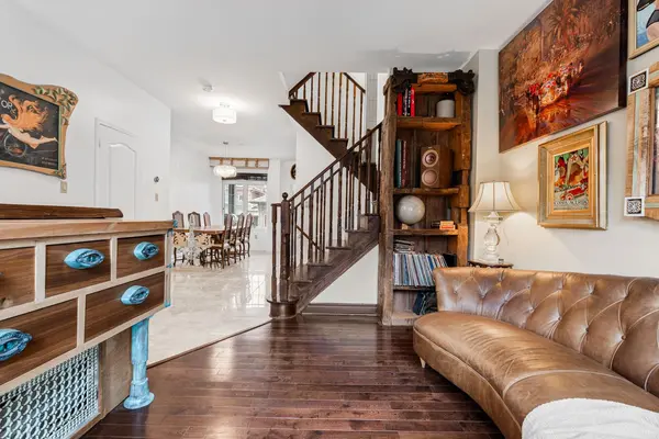 26 Abraham Welsh RD, Toronto W05, ON M9M 0B7