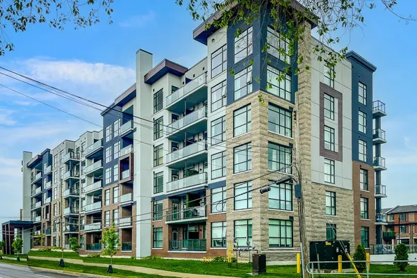 600 North Service RD #306, Hamilton, ON L8E 0L2