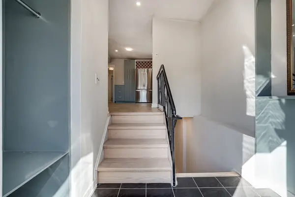 60 Fielding CRES, Hamilton, ON L8V 2P5