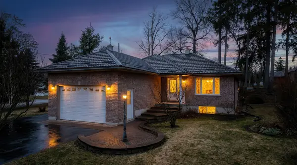 18 Mckenzie ST, Centre Hastings, ON L3Z 3E6