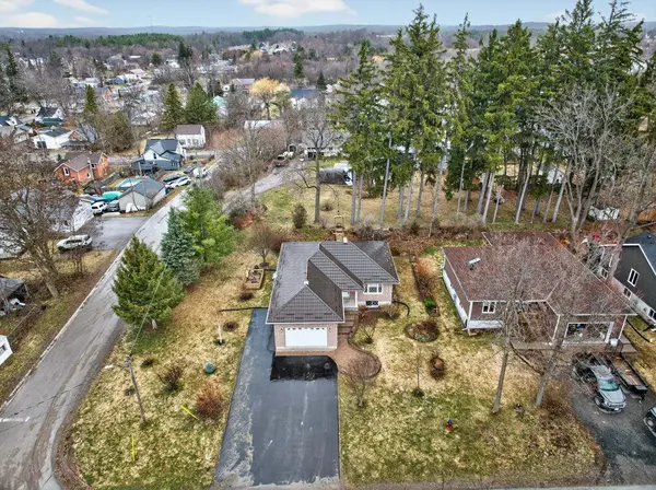 18 Mckenzie ST, Centre Hastings, ON L3Z 3E6