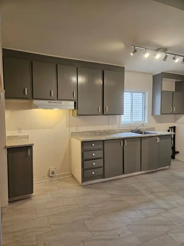 230-230A CARLETON ST W, Cornwall, ON K6H 4X4