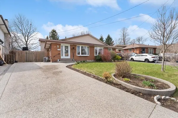 57 Elora DR, Hamilton, ON L9C 6T4