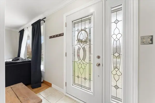 57 Elora DR, Hamilton, ON L9C 6T4