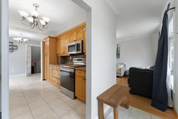 57 Elora DR, Hamilton, ON L9C 6T4