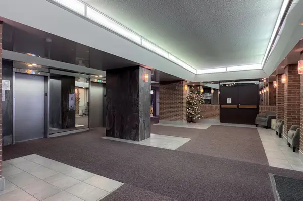 1380 Prince Of Wales DR #802, Mooneys Bay - Carleton Heights And Area, ON K2C 3N5