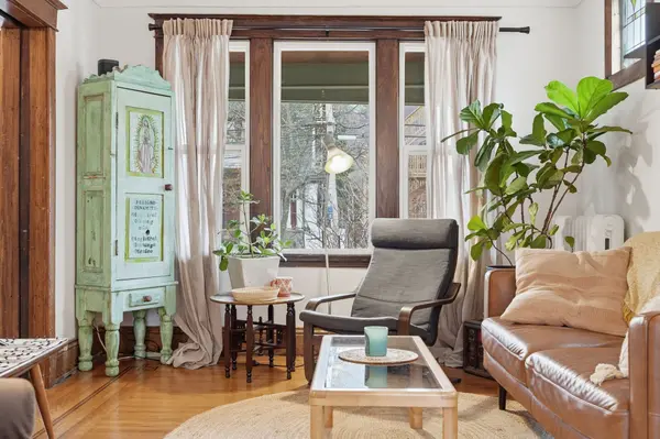 1 Rutherford AVE, Hamilton, ON L8M 1Y3