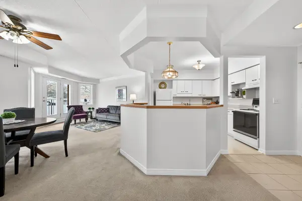 208 Silvercreek Pkwy N #103, Guelph, ON N1H 8H2