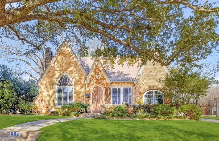 904 Clermont Avenue, Dallas, TX 75223