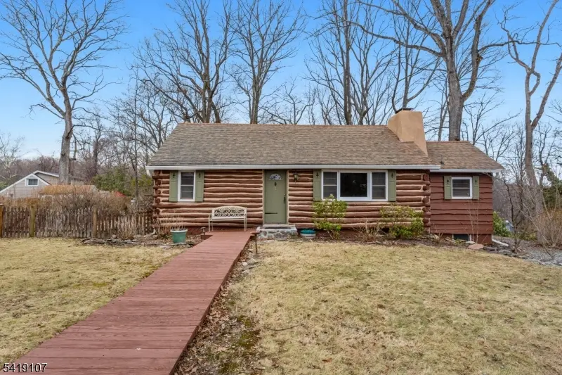 6 Partridge Trl, Kinnelon Boro, NJ 07405