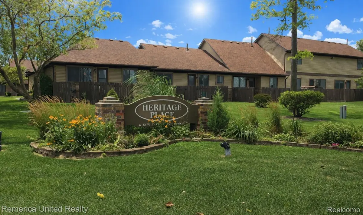 3772 Heritage Pkwy, Dearborn, MI 48124