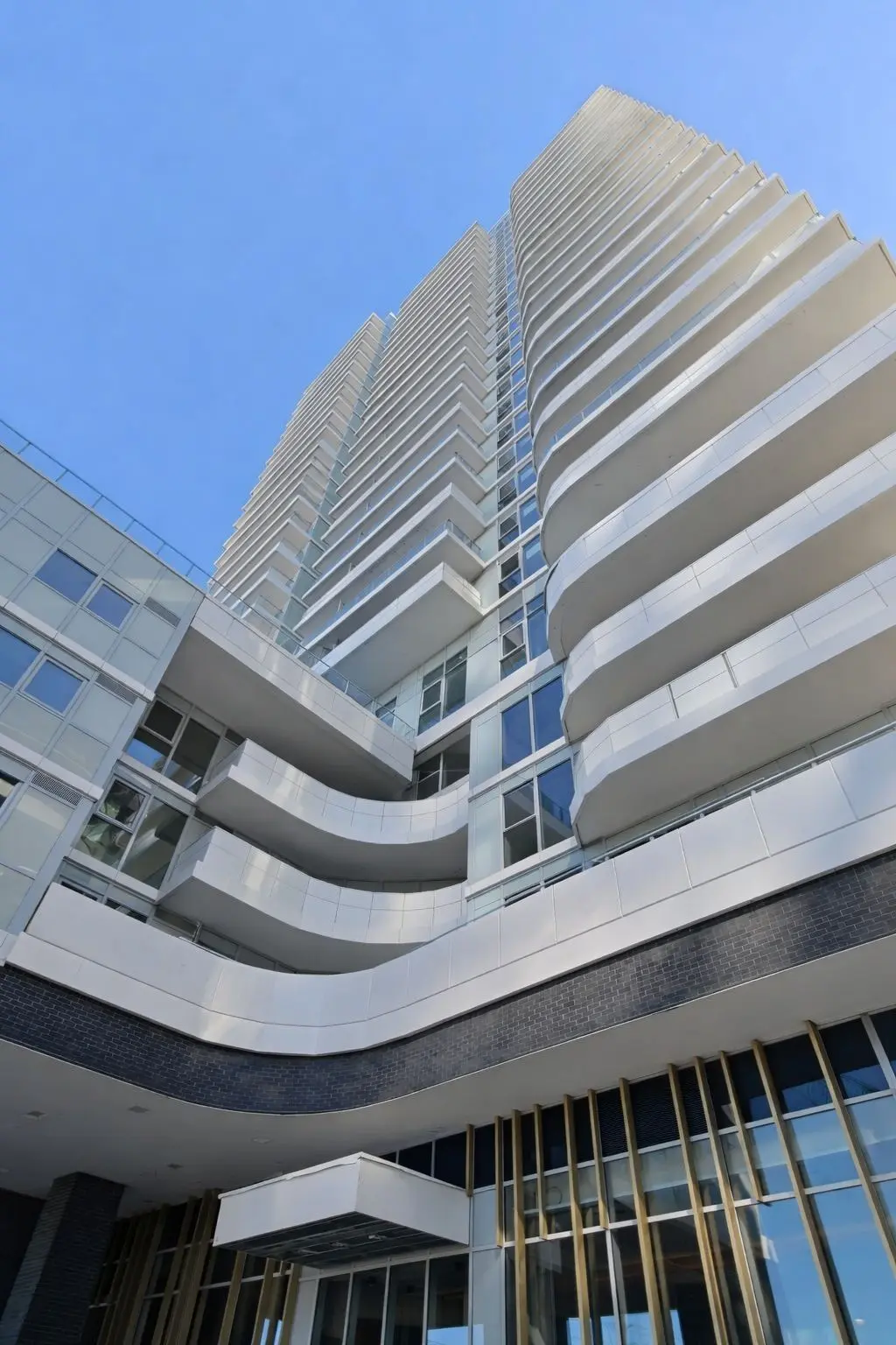 1010 Sandy Beach RD #201, Pickering, ON L1W 3V9