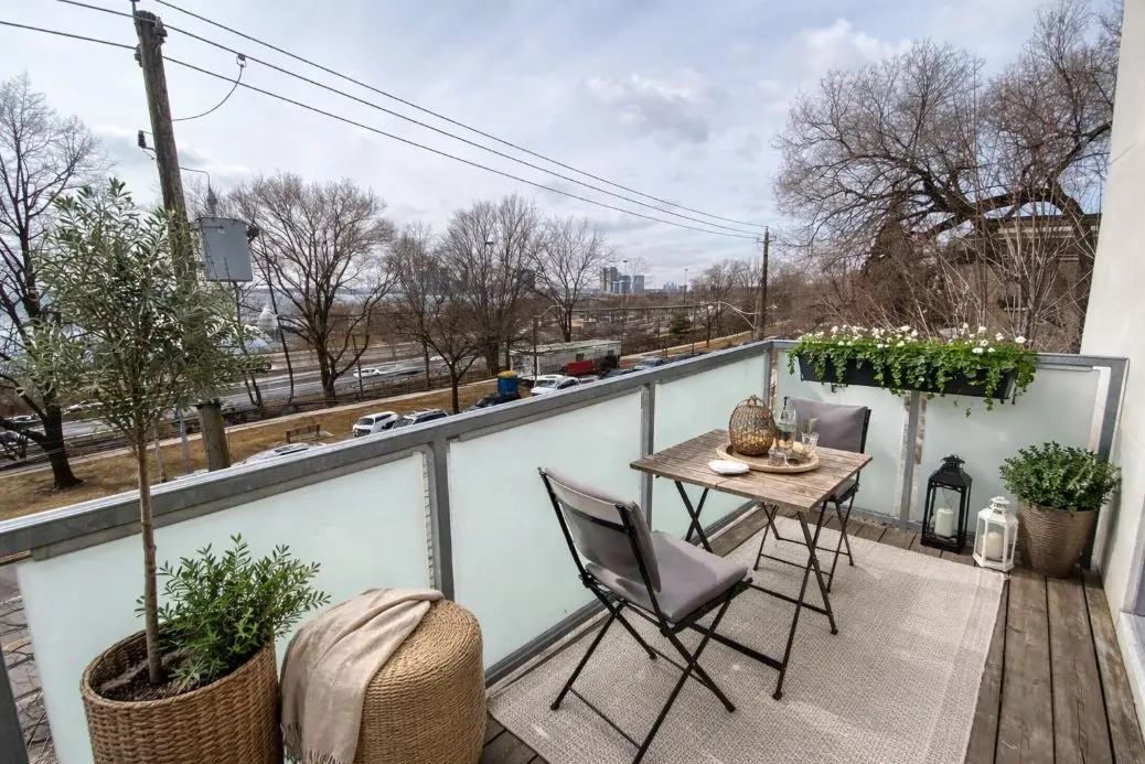 1 Triller AVE #207, Toronto W01, ON M6K 3B7