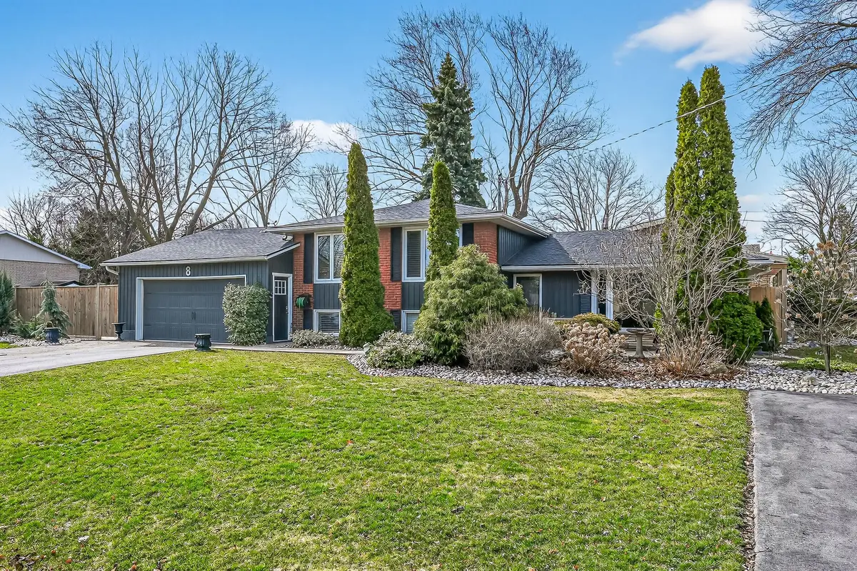 8 BENDAMERE DR, Grimsby, ON L3M 2N3