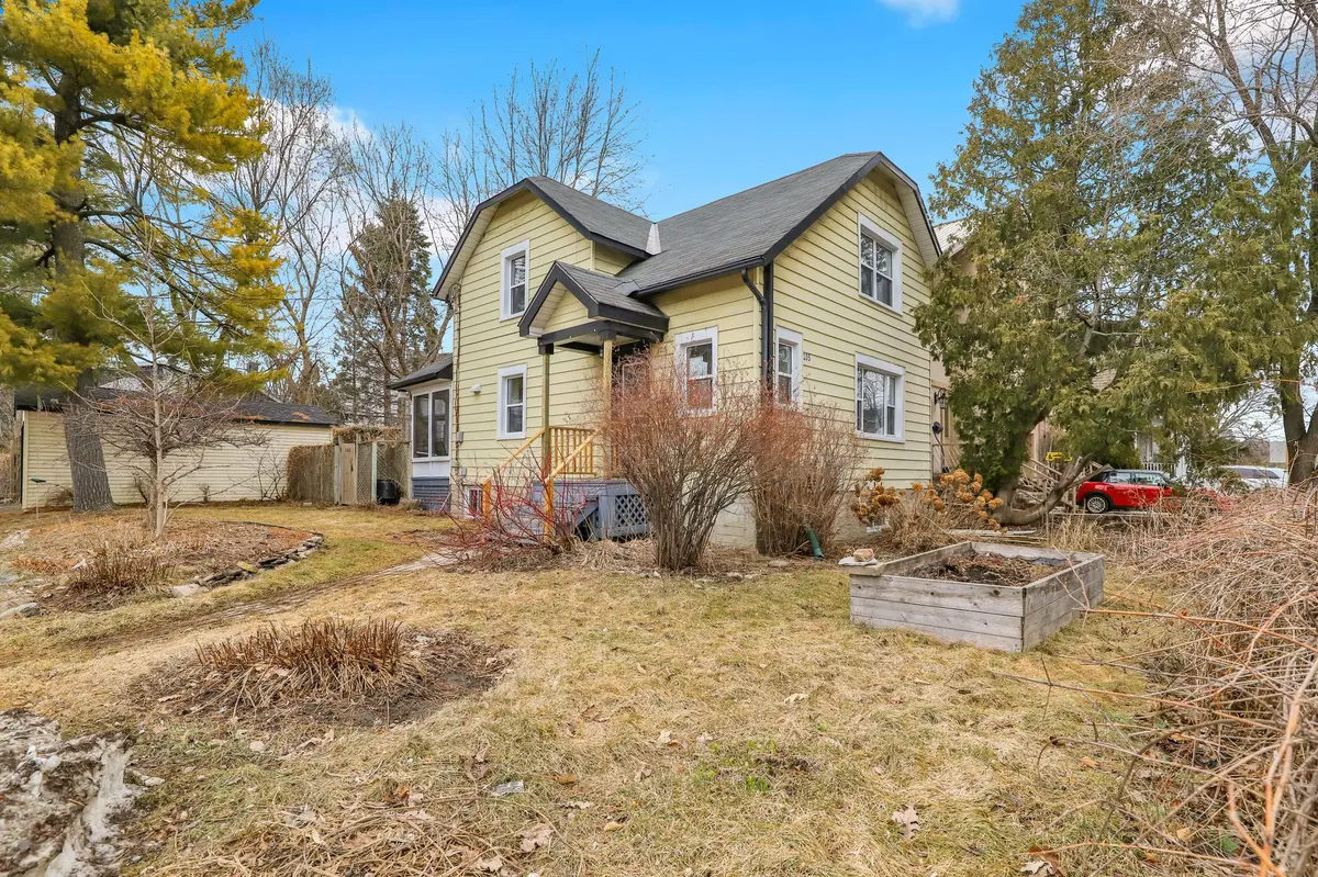 105 Queen Mary ST, Overbrook - Castleheights And Area, ON K1K 1X4