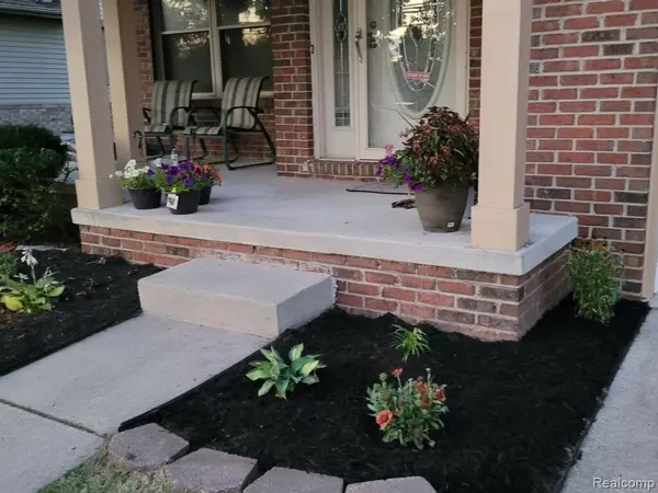 964 Henry Ruff Rd. RD, Garden City, MI 48135